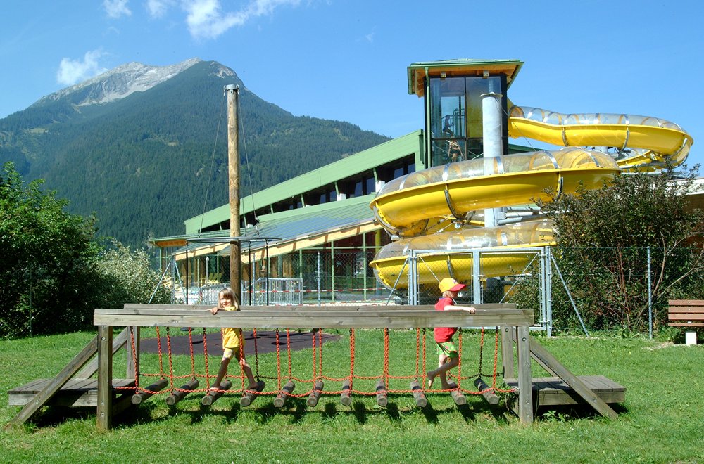 Kinderspielplatz beim Hallenbad Ehrwald