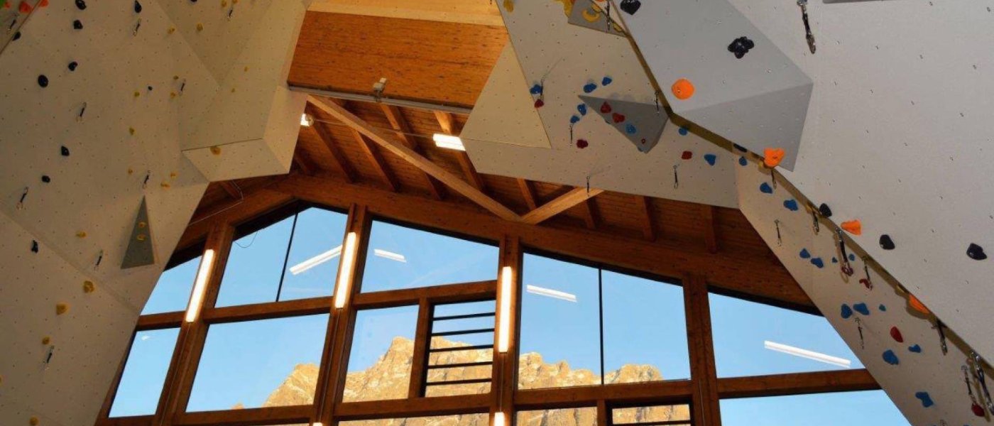 c_kletterhalle_ehrwald_innen_aussicht_1.jpg