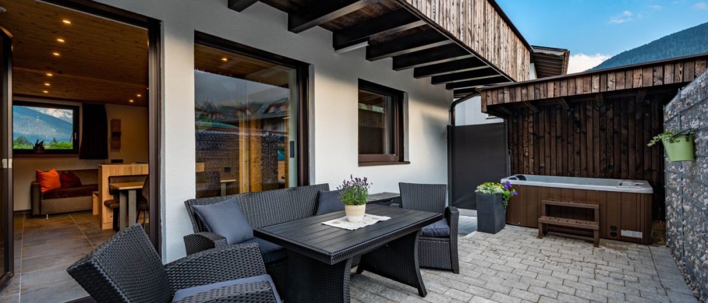 chalet-auszeit-lermoos-chalet-mit-whirlpool.jpeg