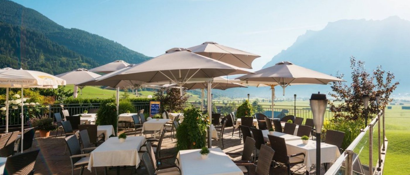 terrasse_restaurant_hubertushof_lermoos.jpg