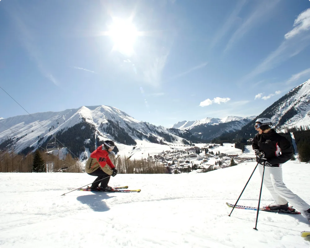 Skifahren, wo auch das Auto Urlaub macht